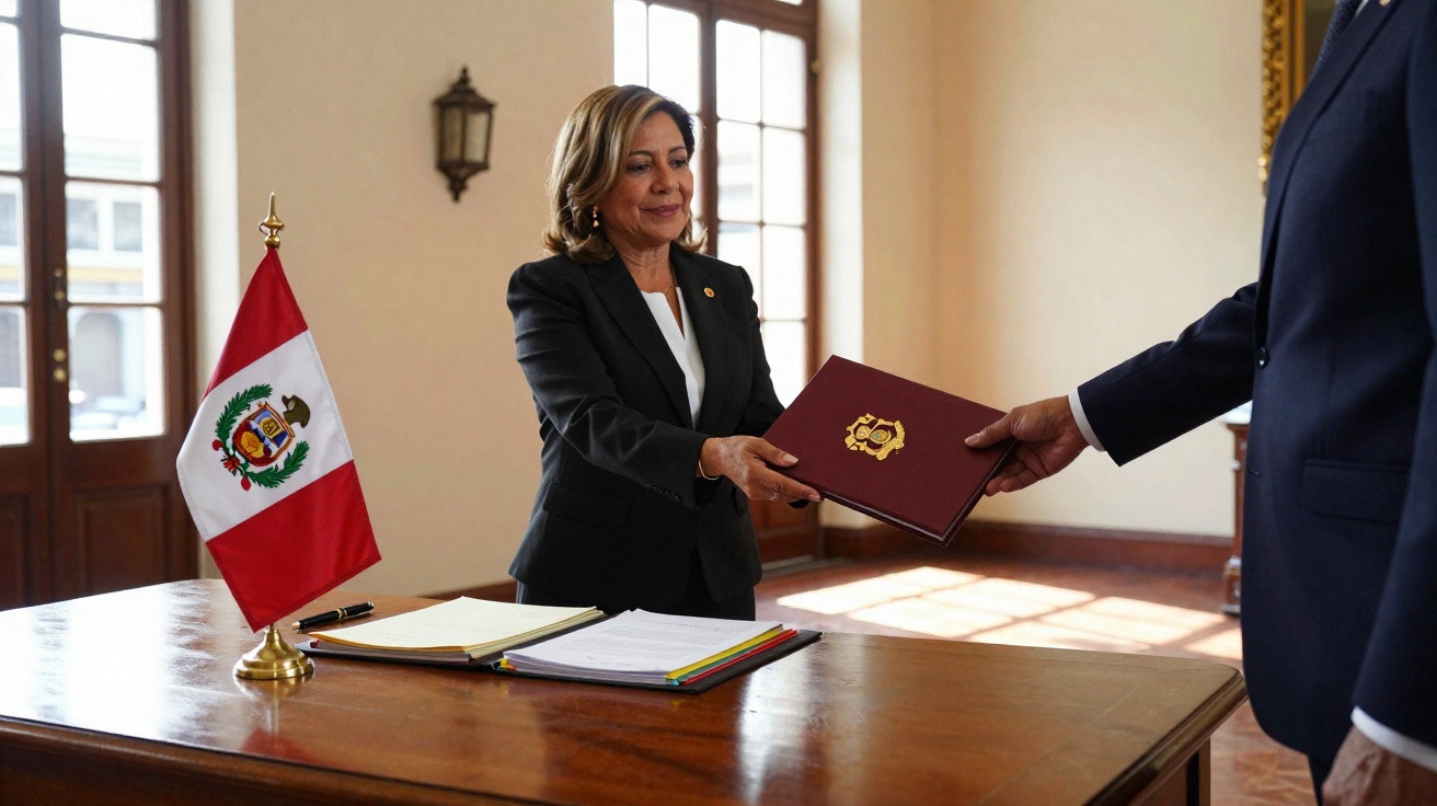 Mulher em fato formal entrega documento a homem em escritório com bandeira do Peru sobre mesa de madeira.